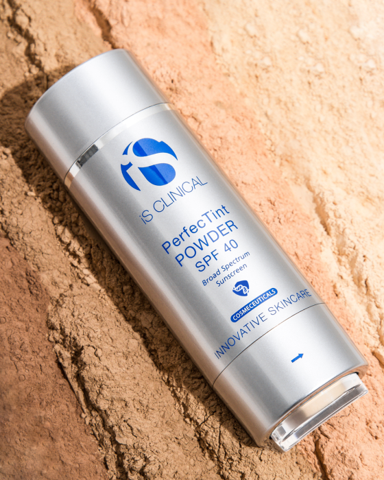 iS Clinical PerfecTint Powder SPF 40 (brush with 2 qty 3.5 g) - PerfecTint Ivory (Clearance)